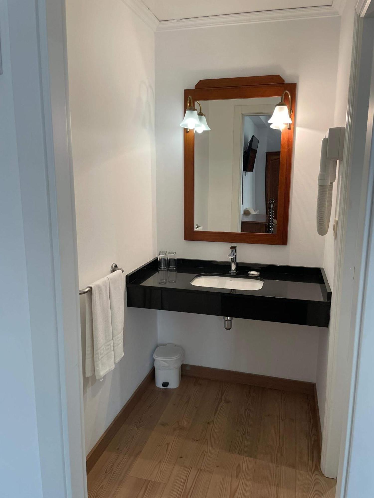 Hotel Amandi O Grove Bagian luar foto