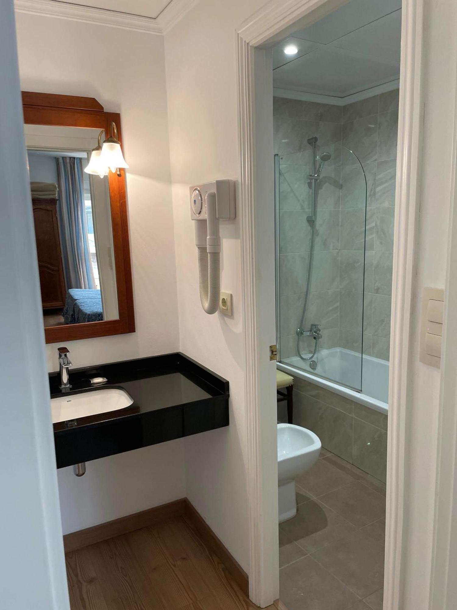 Hotel Amandi O Grove Bagian luar foto