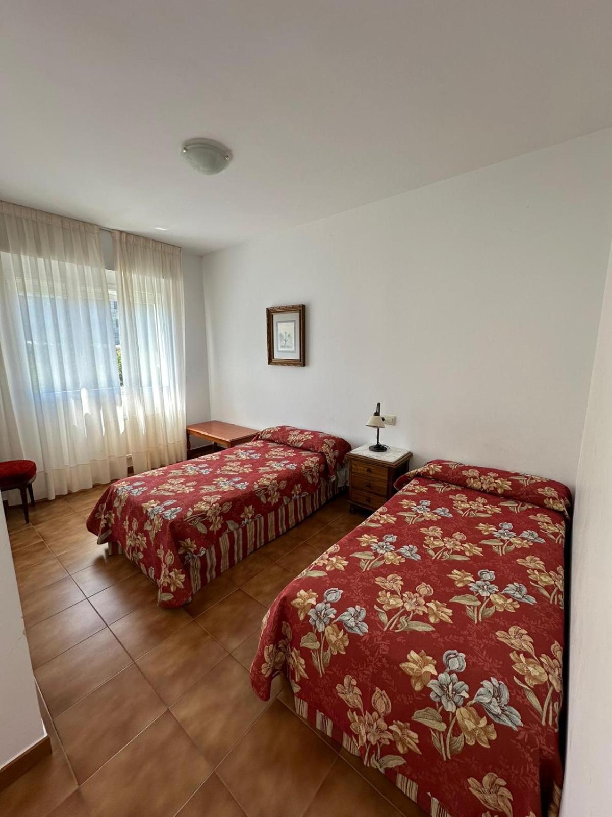 Hotel Amandi O Grove Ruang foto
