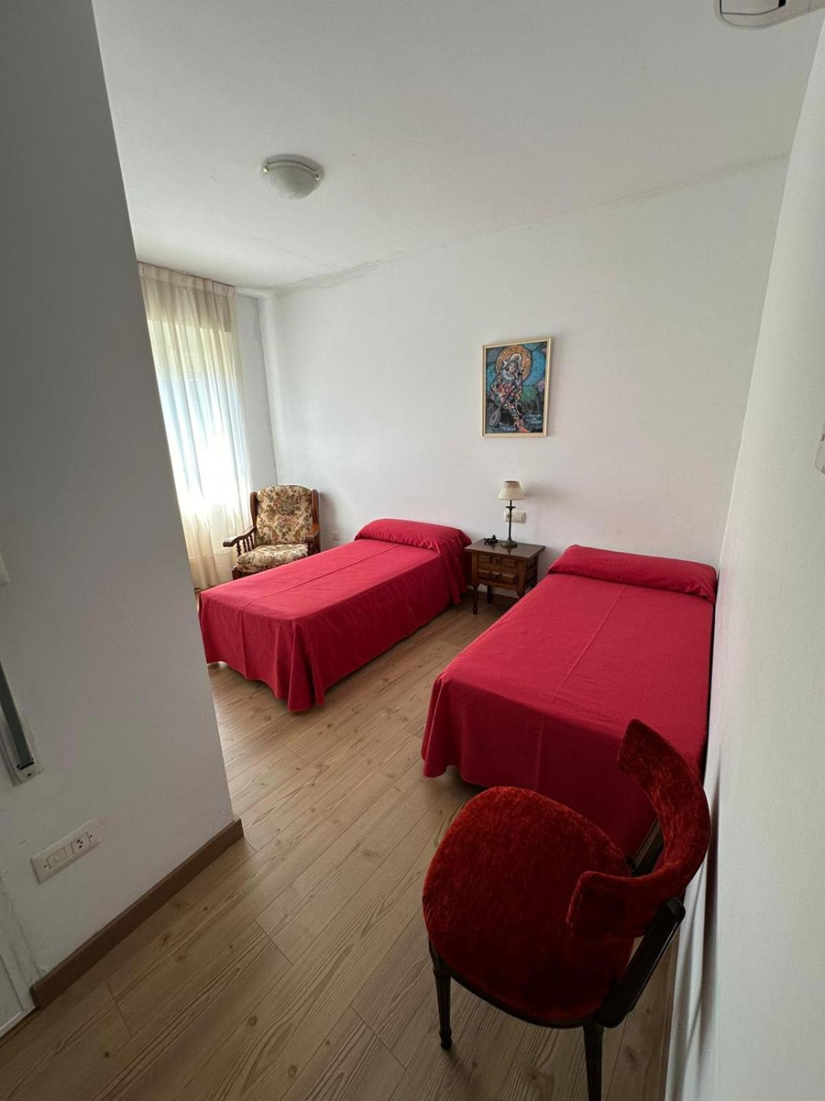 Hotel Amandi O Grove Bagian luar foto